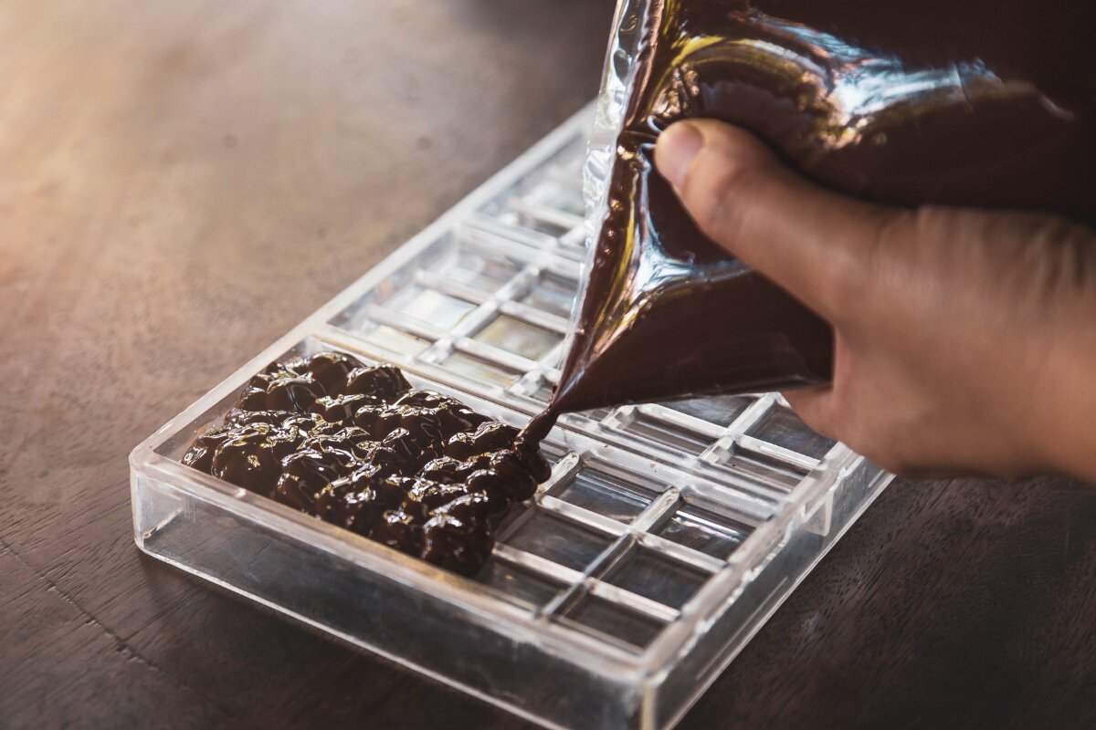 technique molding chocolate